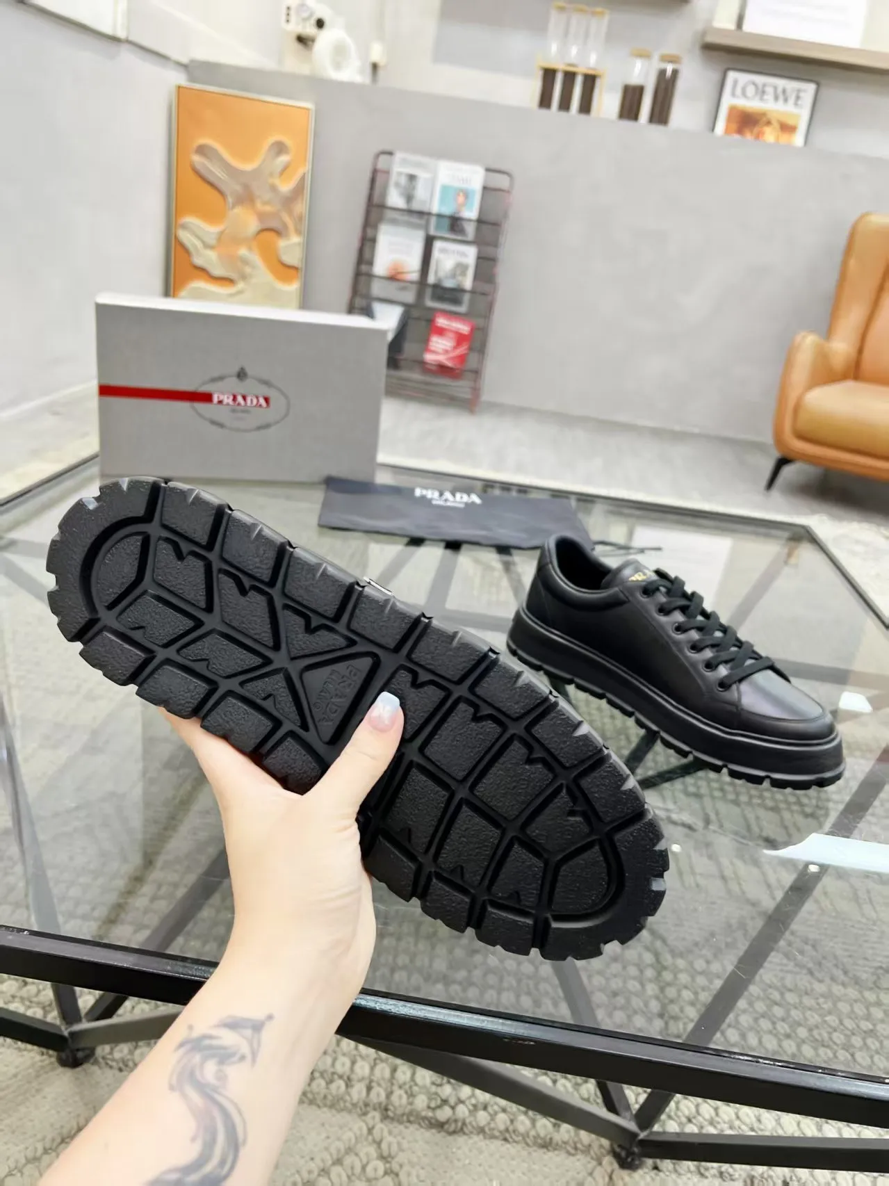 Men's Men's Shoes 💰440 [New Style] 🎍🎍Prada Prada's new men's leather sneakers, the highest version on the market, any comparison is welcome🆚! The original leather has excellent texture and is super high-end! Fetal sheep net lining imported from Italy, removable pad! Luxurious materials and fine workmanship, highly recommended! Code: 38-44 (45 can be customized